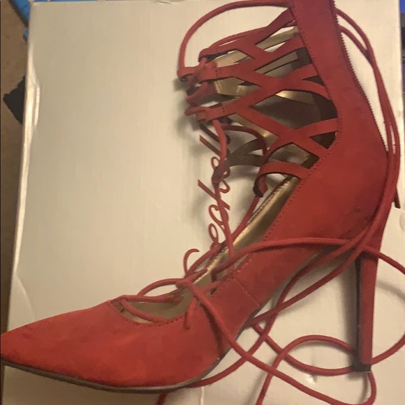 Berry heels - Picture 2 of 3